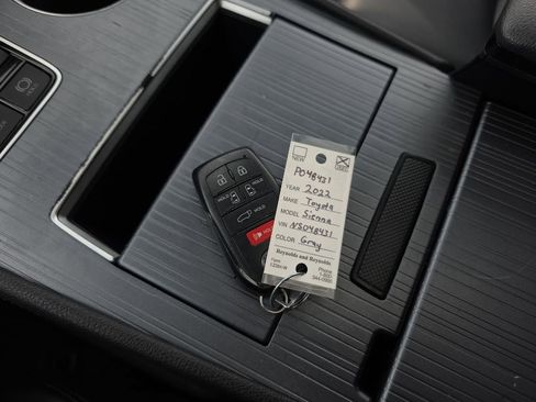 Used 2022 Toyota Sienna XLE Woodland Edition AWD/4WD image 39