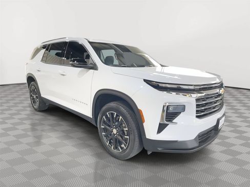 Used 2026 Chevrolet Traverse LT w/ Sun and Wheel Package AWD/4WD image 6