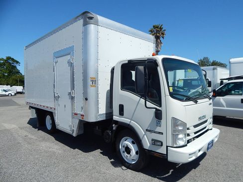 Used 2021 Isuzu NPR image 7