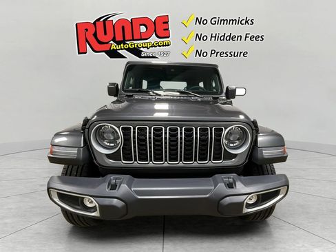 Used 2025 Jeep Wrangler Unlimited Sahara w/ Safety Group image 9