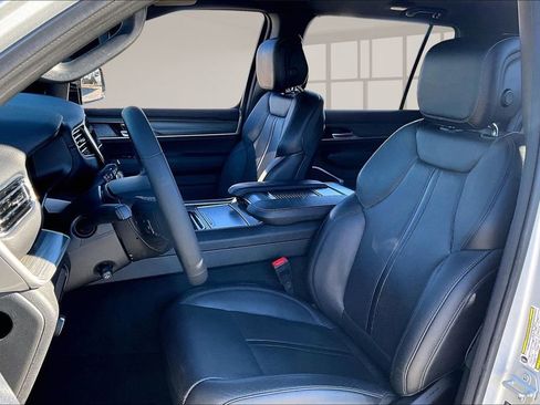 Used 2024 Jeep Wagoneer L Series II image 20