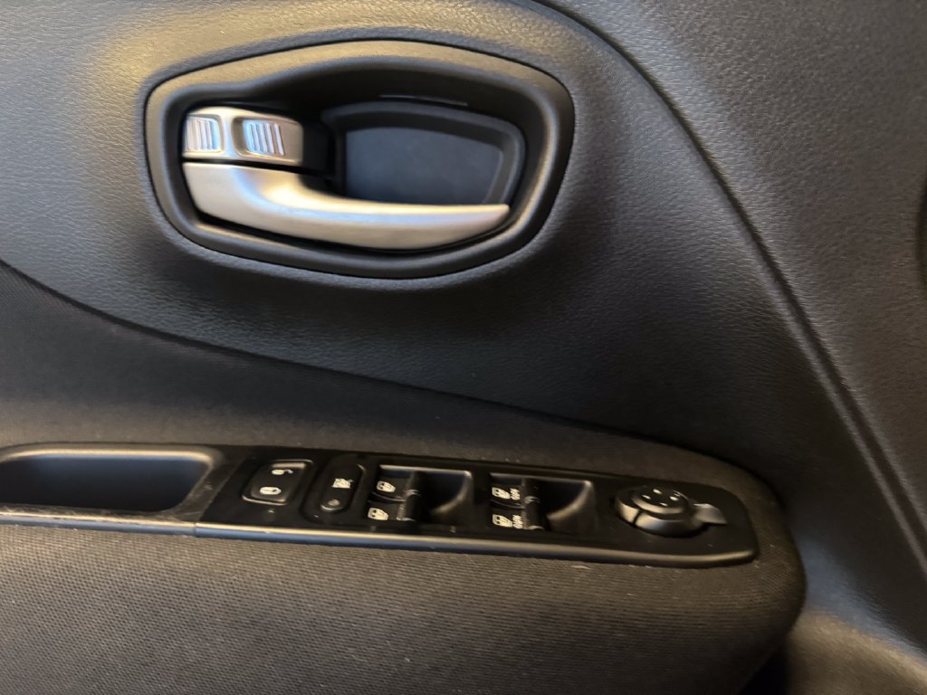 Used 2020 Jeep Renegade Sport AWD/4WD image 18