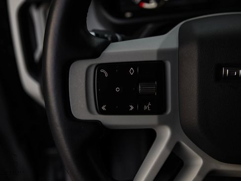 Used 2022 Land Rover Defender 110 SE image 25