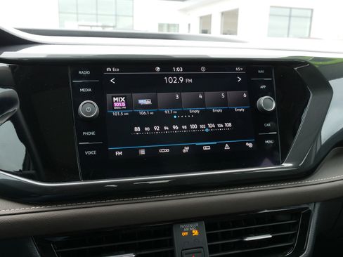 Used 2022 Volkswagen Taos SEL image 27