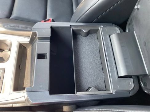 Used 2021 Ford Explorer XLT w/ Equipment Group 202A AWD/4WD image 20