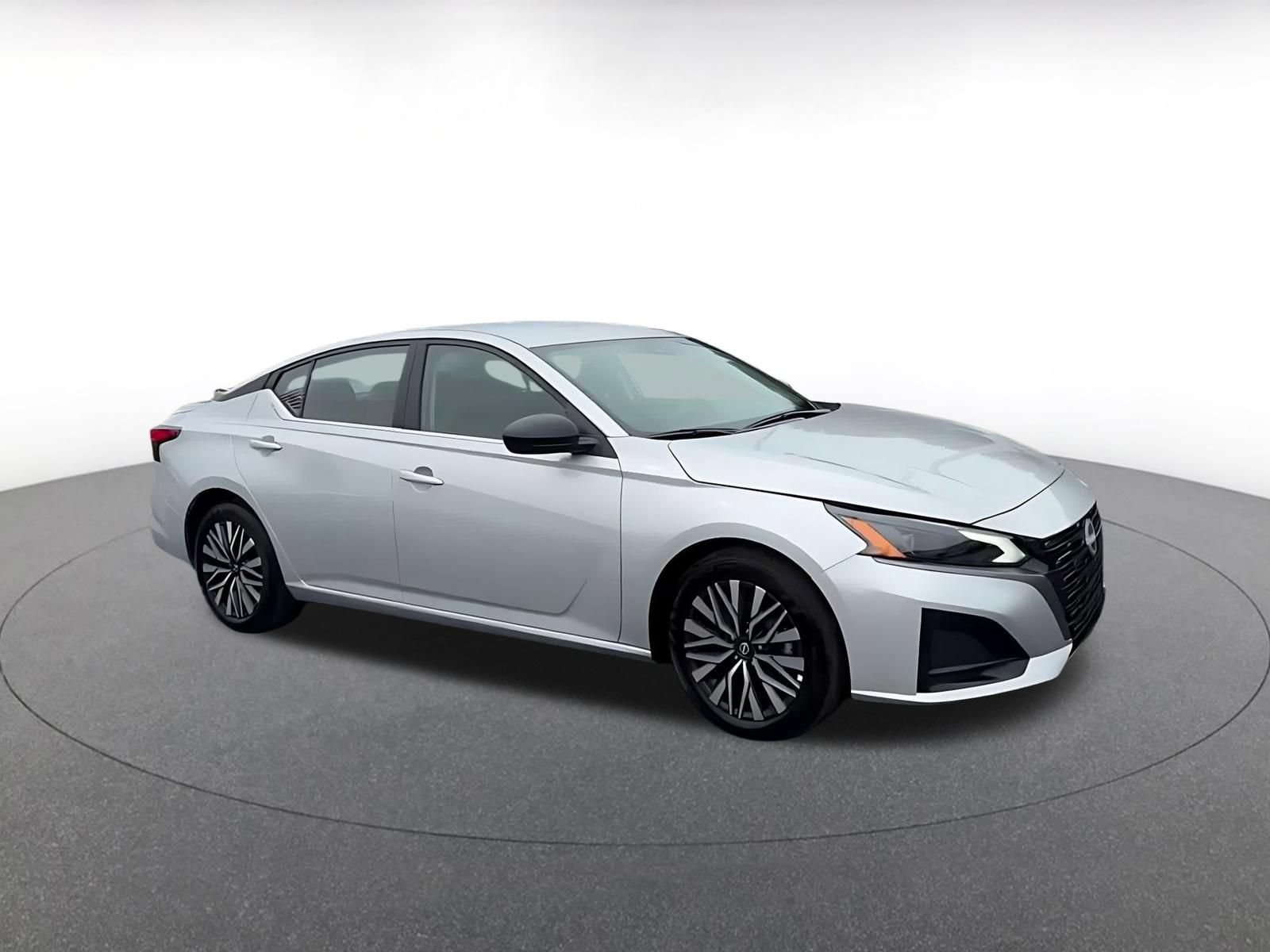 Used 2026 Nissan Altima 2.5 SV FWD image 2