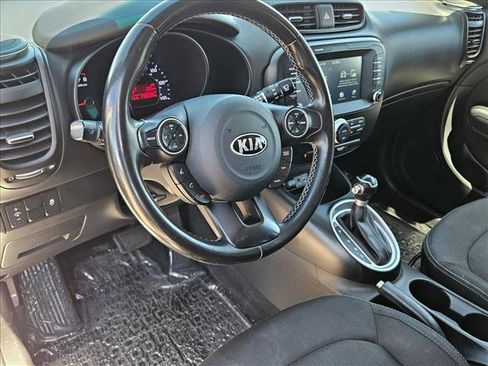 Used 2018 Kia Soul + FWD image 10