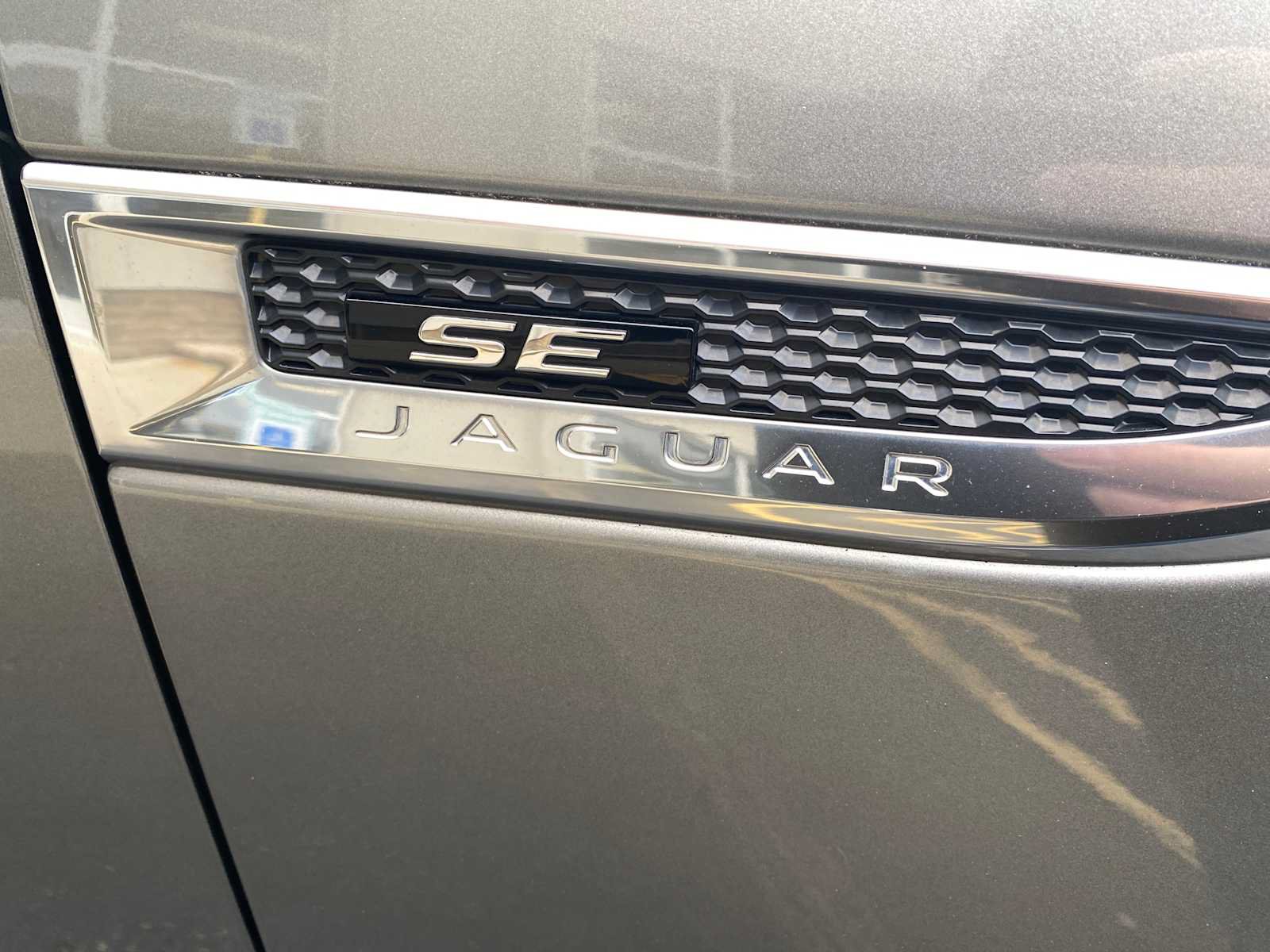 Used 2018 Jaguar E-PACE R-Dynamic SE AWD/4WD image 38