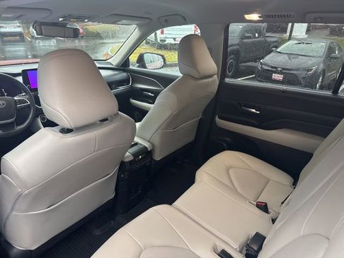 Certified 2024 Toyota Grand Highlander XLE image 12