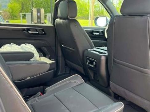 New 2026 Chevrolet Suburban Premier w/ Sun And Tow Package AWD/4WD image 16