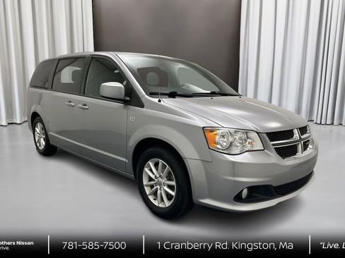 Used 2019 Dodge Grand Caravan SE FWD image 3