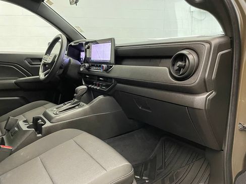 Used 2024 Chevrolet Colorado W/T RWD image 27