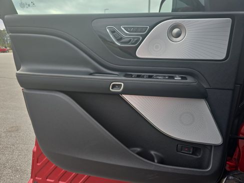 Used 2025 Lincoln Aviator Reserve w/ Equipment Group 201A image 27