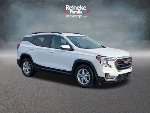 Used 2023 GMC Terrain SLE w/ Driver Convenience Package image 3