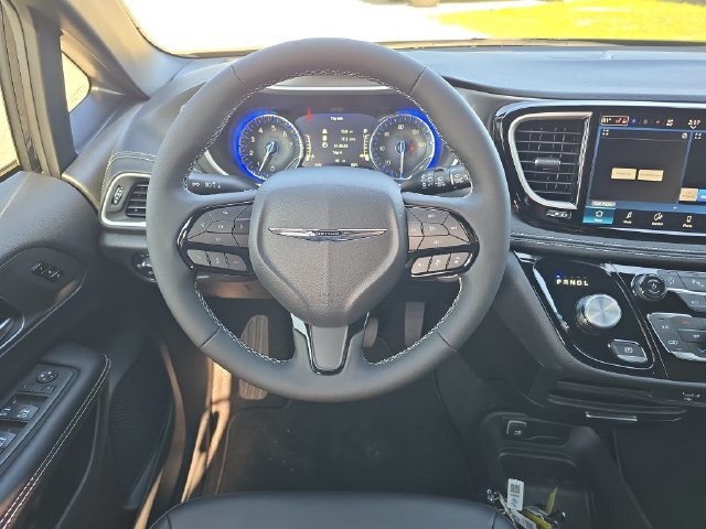 New 2026 Chrysler Pacifica Select w/ S Appearance Package FWD image 10