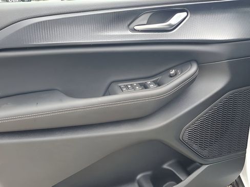 New 2025 Jeep Grand Cherokee L Laredo image 40