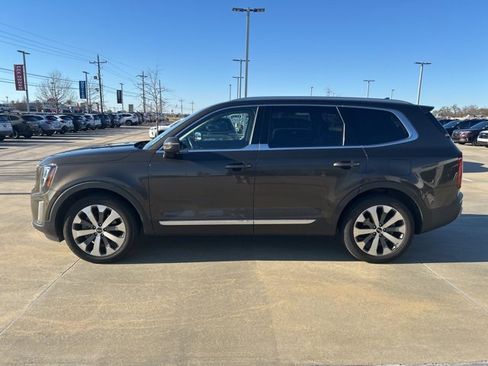 Used 2021 Kia Telluride EX w/ EX Premium Package image 4