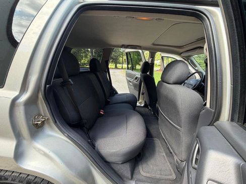 Used 2004 Jeep Grand Cherokee Laredo AWD/4WD image 14