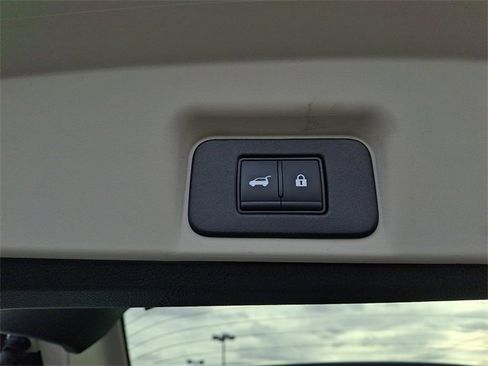 Used 2025 Nissan Ariya AWD image 30