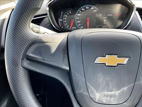 Used 2022 Chevrolet Trax LS image 20