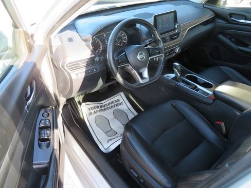 Used 2020 Nissan Altima 2.5 SL FWD image 19