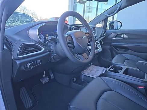 New 2026 Chrysler Pacifica Select w/ S Appearance Package image 35