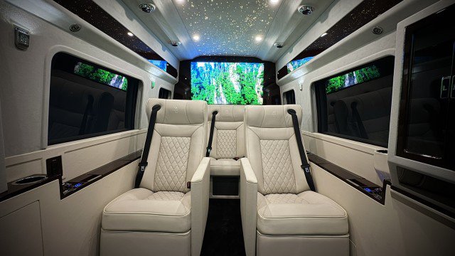 Used 2025 Mercedes-Benz Sprinter 2500 image 7