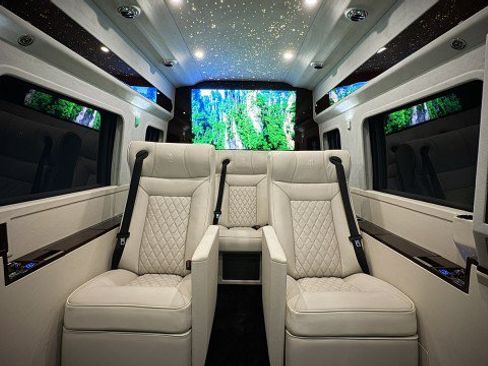 Used 2025 Mercedes-Benz Sprinter 2500 image 7