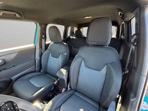 Used 2021 Jeep Renegade Latitude image 19