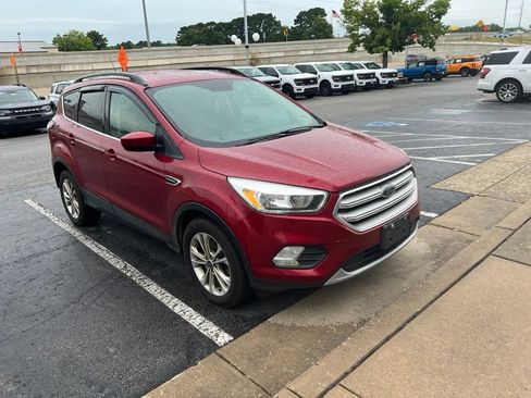 Used 2018 Ford Escape SE w/ SE Sync 3 Package FWD image 4