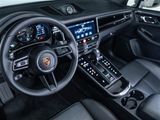 Certified 2025 Porsche Macan image 4