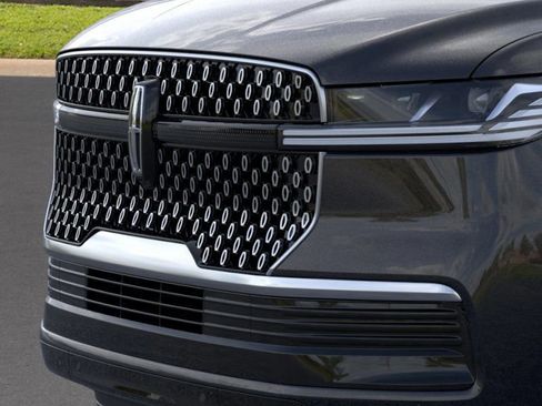 New 2026 Lincoln Navigator Reserve AWD/4WD image 17