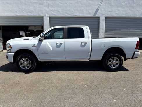 Used 2024 RAM 2500 Laramie AWD/4WD image 2