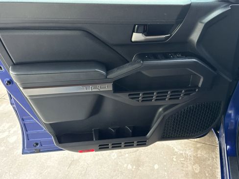 Used 2025 Toyota Tacoma TRD Sport image 8