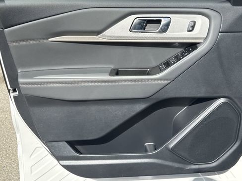 New 2026 Ford Explorer Active RWD image 10