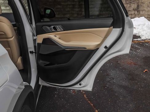 Used 2021 BMW X5 xDrive40i w/ Executive Package image 16