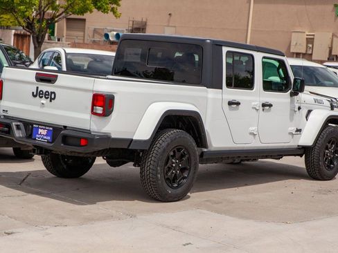 Used 2021 Jeep Gladiator Sport image 5