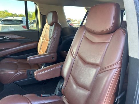Used 2019 Cadillac Escalade ESV Premium Luxury image 32