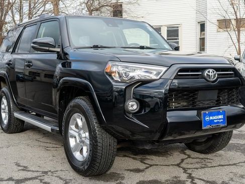 Used 2023 Toyota 4Runner SR5 Premium image 4