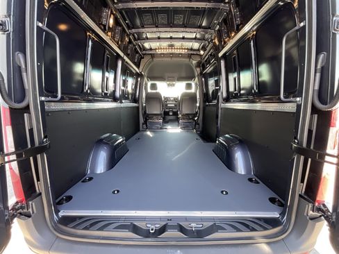 Used 2025 Mercedes-Benz Sprinter 2500 image 14