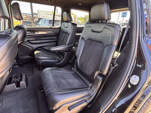 Used 2023 Jeep Grand Cherokee L Laredo image 25