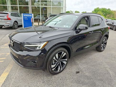Used 2023 Volvo XC40 B5 Plus w/ Protection Package Premier AWD/4WD image 3