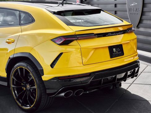 Used 2021 Lamborghini Urus AWD/4WD image 10