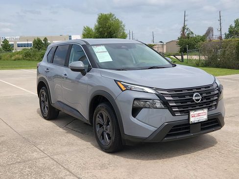 Used 2026 Nissan Rogue SV FWD image 3