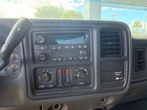 Used 2005 Chevrolet Silverado 2500 LS w/ Skid Plate Package AWD/4WD image 7