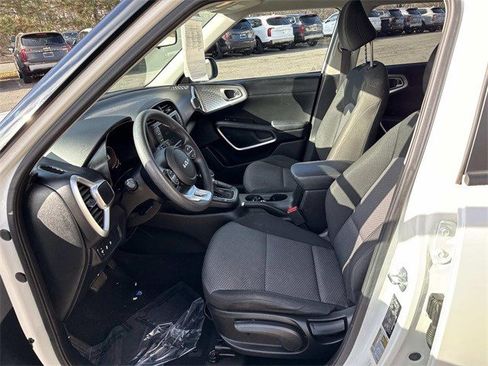 Certified 2023 Kia Soul LX w/ LX Technology Package image 14
