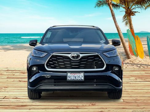 Used 2023 Toyota Highlander XLE image 8