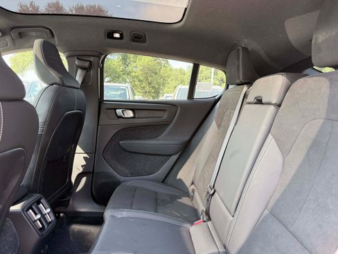 Certified 2023 Volvo C40 P8 Recharge Ultimate w/ Protection Package Premier AWD/4WD image 12