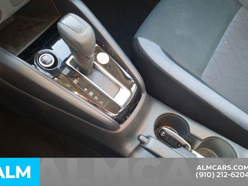 Used 2024 Nissan Versa SV image 10