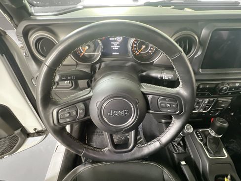 Used 2023 Jeep Gladiator Sport image 11